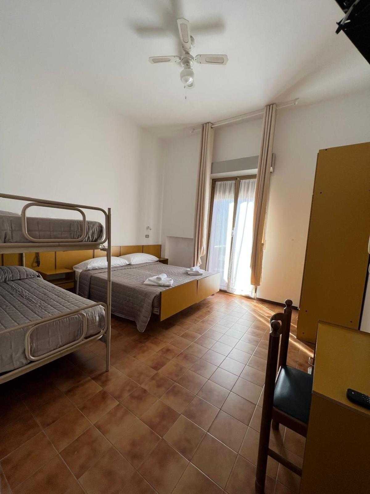 Hotel Villa Dei Fiori بيلاريا-إيجيا مارينا المظهر الخارجي الصورة