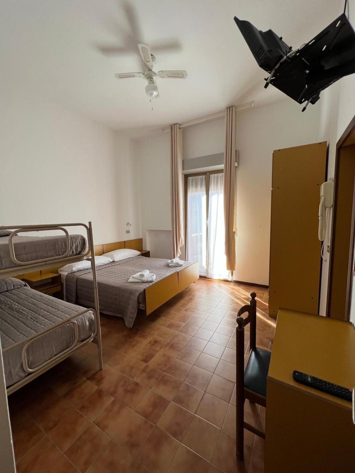 Hotel Villa Dei Fiori بيلاريا-إيجيا مارينا المظهر الخارجي الصورة